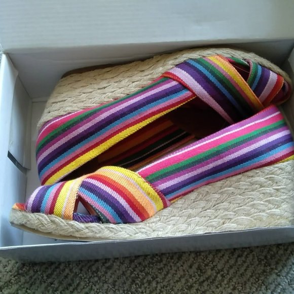 Rampage Adorer Rainbow Striped Peep Toe Heeled Wedges Size 8.5 NEW - Picture 7 of 9